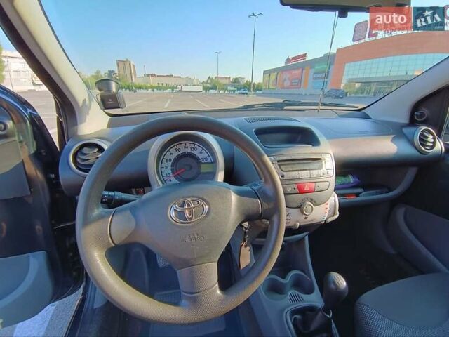 Сірий Тойота Айго, об'ємом двигуна 1 л та пробігом 225 тис. км за 4500 $, фото 11 на Automoto.ua