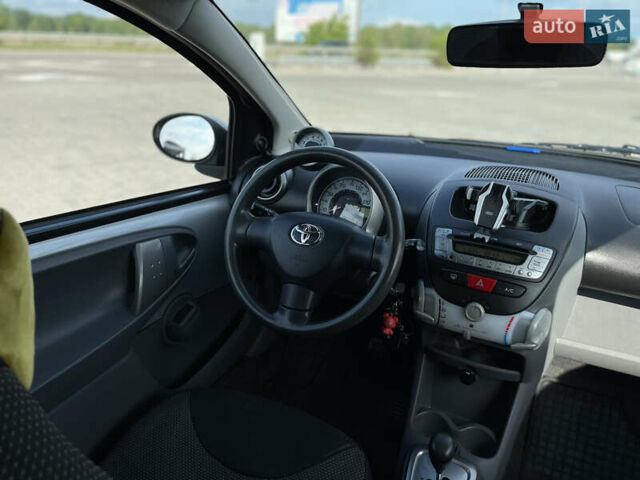 Серый Тойота Айго, объемом двигателя 1 л и пробегом 254 тыс. км за 5900 $, фото 28 на Automoto.ua