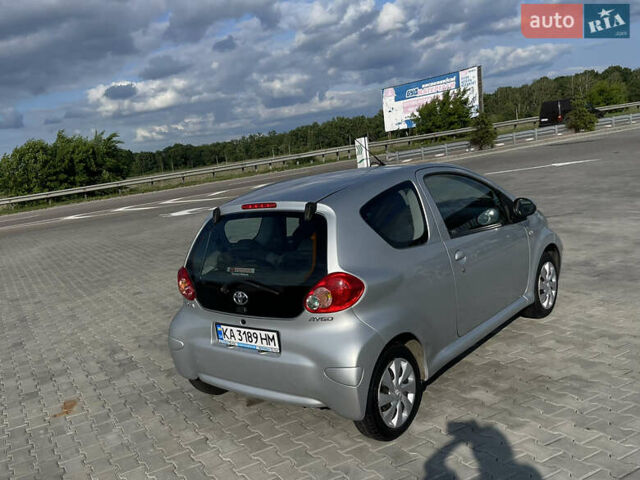 Серый Тойота Айго, объемом двигателя 1 л и пробегом 254 тыс. км за 5900 $, фото 4 на Automoto.ua