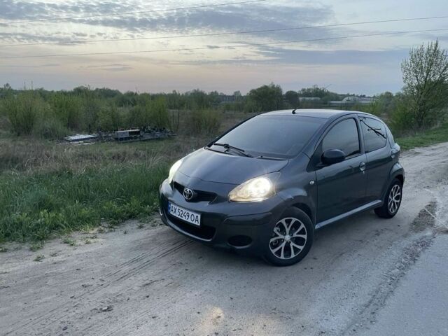 Сірий Тойота Айго, об'ємом двигуна 1 л та пробігом 157 тис. км за 5600 $, фото 6 на Automoto.ua