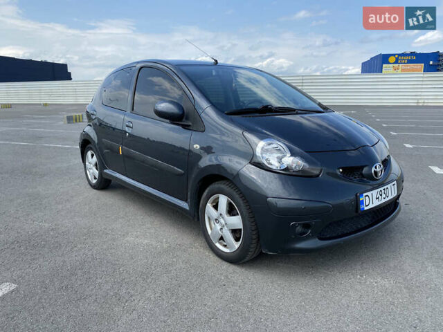 Серый Тойота Айго, объемом двигателя 1 л и пробегом 99 тыс. км за 5550 $, фото 21 на Automoto.ua