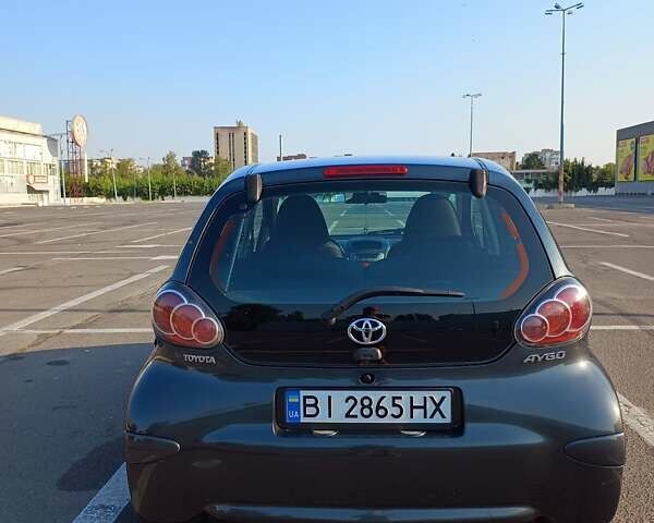 Сірий Тойота Айго, об'ємом двигуна 1 л та пробігом 225 тис. км за 4500 $, фото 6 на Automoto.ua