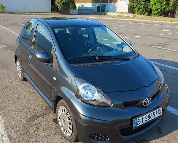 Сірий Тойота Айго, об'ємом двигуна 1 л та пробігом 225 тис. км за 4500 $, фото 7 на Automoto.ua