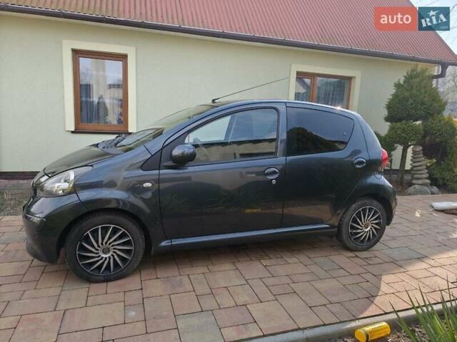 Серый Тойота Айго, объемом двигателя 1 л и пробегом 191 тыс. км за 4500 $, фото 6 на Automoto.ua