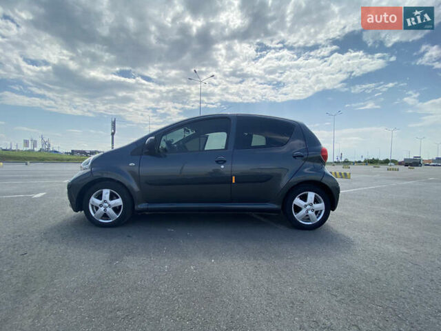 Серый Тойота Айго, объемом двигателя 1 л и пробегом 99 тыс. км за 5550 $, фото 16 на Automoto.ua