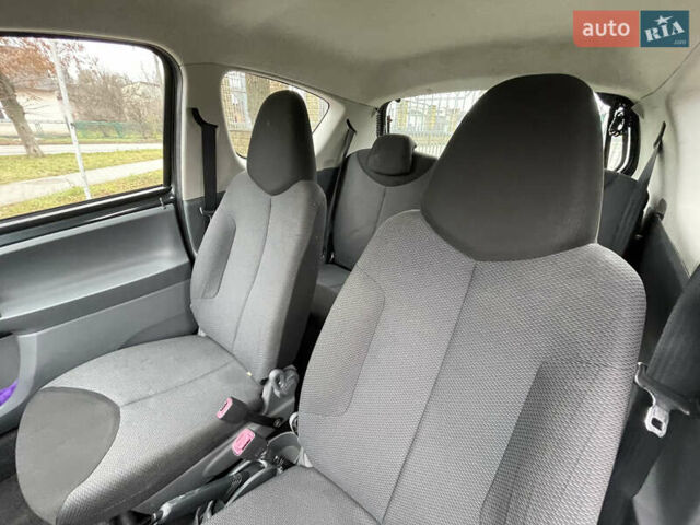 Серый Тойота Айго, объемом двигателя 1 л и пробегом 172 тыс. км за 3650 $, фото 16 на Automoto.ua