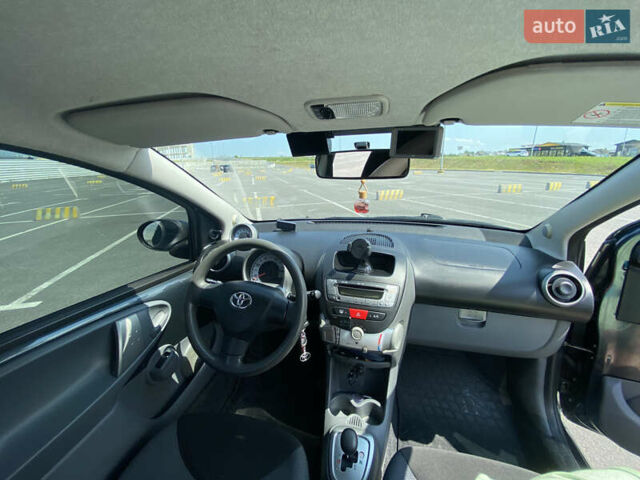 Серый Тойота Айго, объемом двигателя 1 л и пробегом 99 тыс. км за 5550 $, фото 13 на Automoto.ua