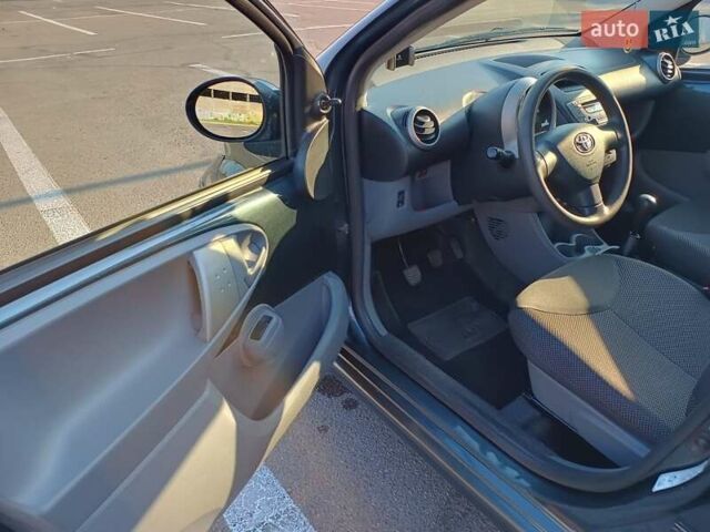 Сірий Тойота Айго, об'ємом двигуна 1 л та пробігом 225 тис. км за 4500 $, фото 9 на Automoto.ua