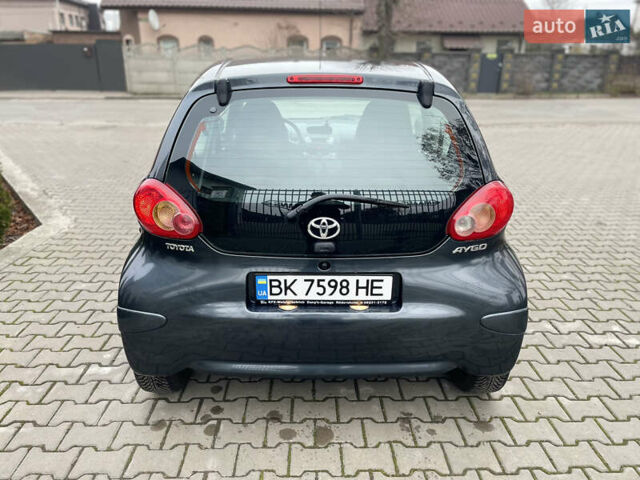 Серый Тойота Айго, объемом двигателя 1 л и пробегом 172 тыс. км за 3650 $, фото 8 на Automoto.ua