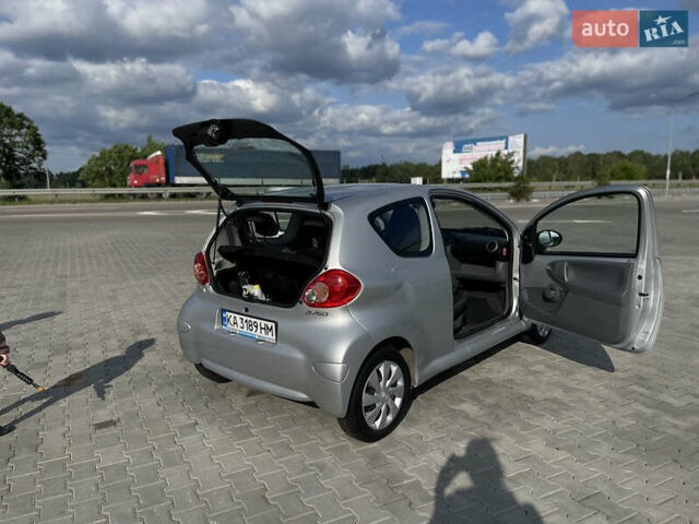 Серый Тойота Айго, объемом двигателя 1 л и пробегом 254 тыс. км за 5900 $, фото 16 на Automoto.ua