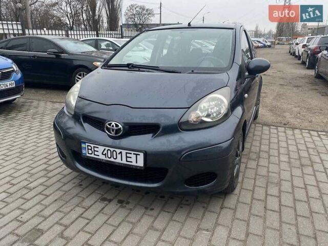 Серый Тойота Айго, объемом двигателя 1 л и пробегом 225 тыс. км за 4700 $, фото 2 на Automoto.ua