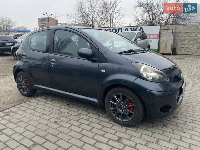 Серый Тойота Айго, объемом двигателя 1 л и пробегом 225 тыс. км за 4700 $, фото 6 на Automoto.ua