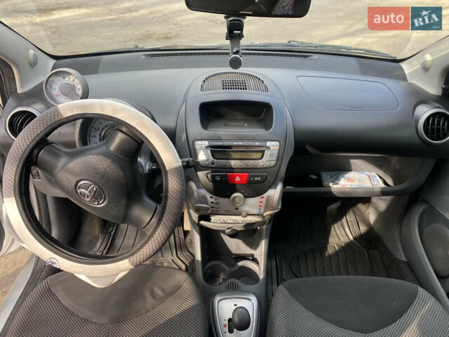Сірий Тойота Айго, об'ємом двигуна 1 л та пробігом 182 тис. км за 6000 $, фото 10 на Automoto.ua