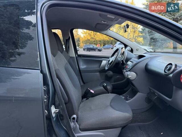 Серый Тойота Айго, объемом двигателя 1 л и пробегом 247 тыс. км за 4250 $, фото 24 на Automoto.ua