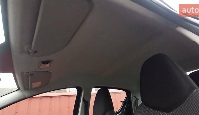Серый Тойота Айго, объемом двигателя 1 л и пробегом 164 тыс. км за 4500 $, фото 18 на Automoto.ua