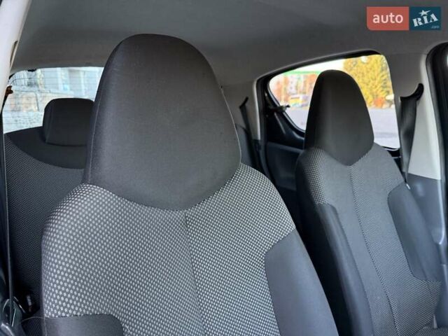 Серый Тойота Айго, объемом двигателя 1 л и пробегом 247 тыс. км за 4250 $, фото 26 на Automoto.ua
