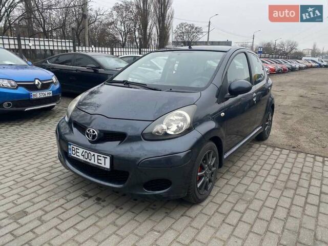 Серый Тойота Айго, объемом двигателя 1 л и пробегом 225 тыс. км за 4700 $, фото 1 на Automoto.ua