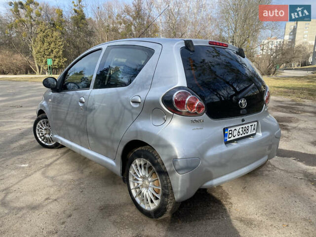 Серый Тойота Айго, объемом двигателя 1 л и пробегом 182 тыс. км за 5800 $, фото 6 на Automoto.ua