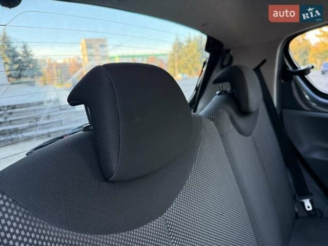 Серый Тойота Айго, объемом двигателя 1 л и пробегом 247 тыс. км за 4250 $, фото 33 на Automoto.ua