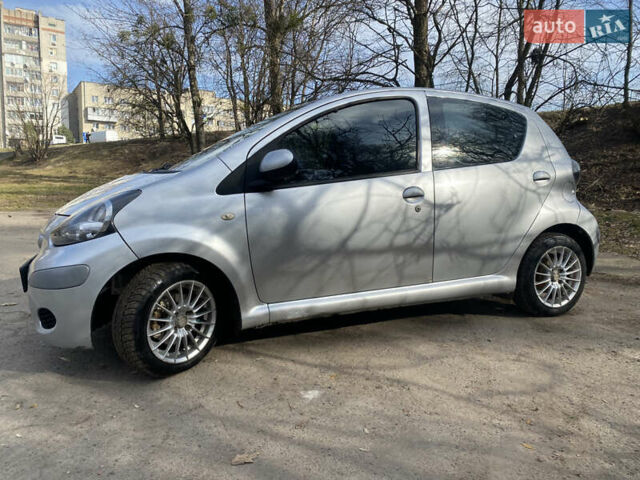 Серый Тойота Айго, объемом двигателя 1 л и пробегом 182 тыс. км за 5800 $, фото 7 на Automoto.ua