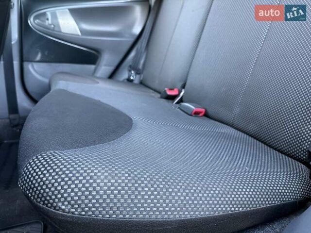 Серый Тойота Айго, объемом двигателя 1 л и пробегом 247 тыс. км за 4250 $, фото 34 на Automoto.ua