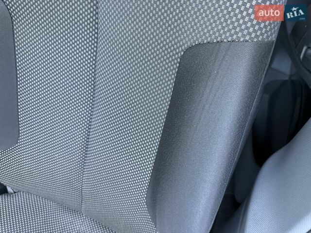 Серый Тойота Айго, объемом двигателя 1 л и пробегом 247 тыс. км за 4250 $, фото 40 на Automoto.ua