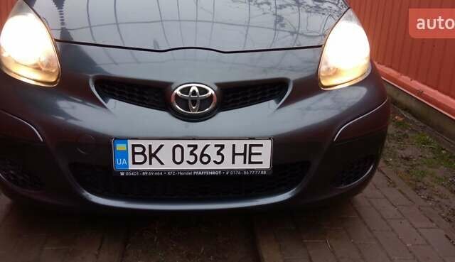 Серый Тойота Айго, объемом двигателя 1 л и пробегом 164 тыс. км за 4500 $, фото 6 на Automoto.ua