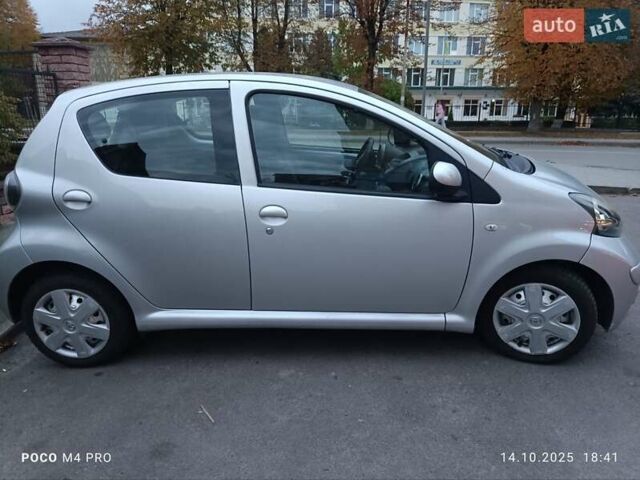 Серый Тойота Айго, объемом двигателя 1.4 л и пробегом 117 тыс. км за 5000 $, фото 7 на Automoto.ua