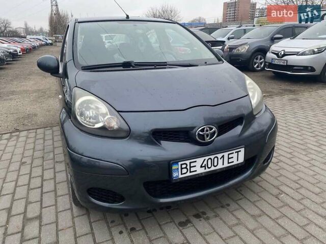 Серый Тойота Айго, объемом двигателя 1 л и пробегом 225 тыс. км за 4700 $, фото 4 на Automoto.ua