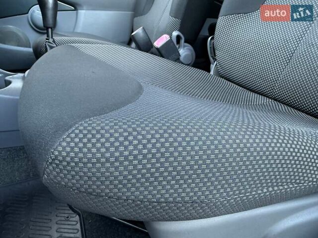 Серый Тойота Айго, объемом двигателя 1 л и пробегом 247 тыс. км за 4250 $, фото 37 на Automoto.ua