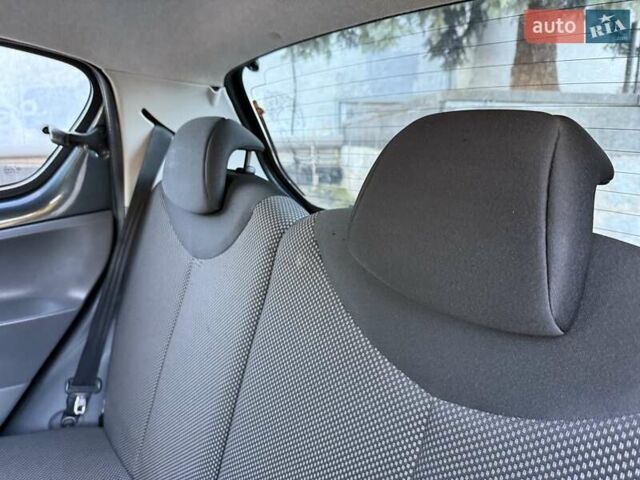 Серый Тойота Айго, объемом двигателя 1 л и пробегом 247 тыс. км за 4250 $, фото 36 на Automoto.ua