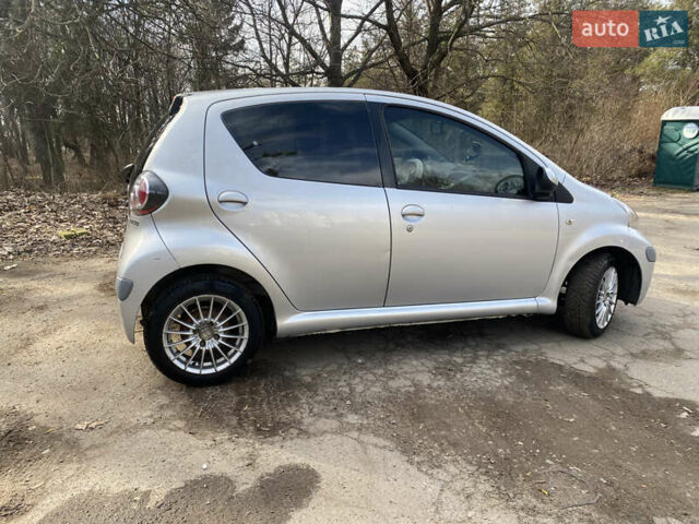Сірий Тойота Айго, об'ємом двигуна 1 л та пробігом 182 тис. км за 6000 $, фото 4 на Automoto.ua