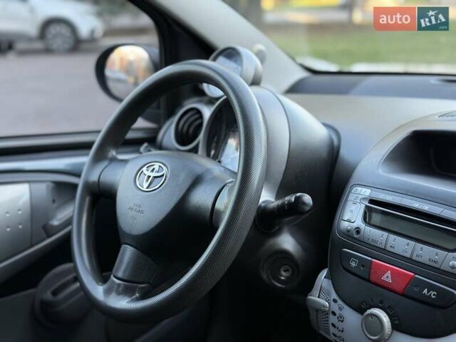 Серый Тойота Айго, объемом двигателя 1 л и пробегом 247 тыс. км за 4250 $, фото 29 на Automoto.ua