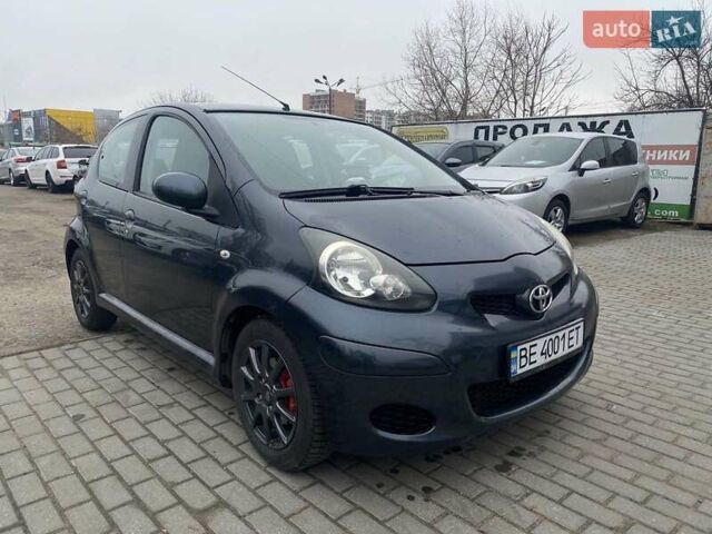 Серый Тойота Айго, объемом двигателя 1 л и пробегом 225 тыс. км за 4700 $, фото 5 на Automoto.ua