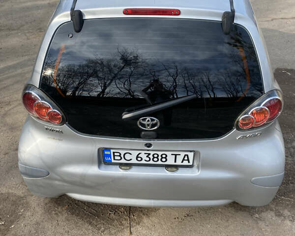 Серый Тойота Айго, объемом двигателя 1 л и пробегом 182 тыс. км за 5800 $, фото 5 на Automoto.ua