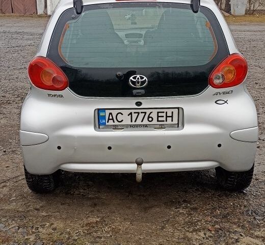 Серый Тойота Айго, объемом двигателя 1 л и пробегом 224 тыс. км за 3900 $, фото 3 на Automoto.ua