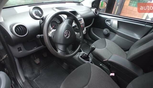 Серый Тойота Айго, объемом двигателя 1 л и пробегом 164 тыс. км за 4500 $, фото 11 на Automoto.ua