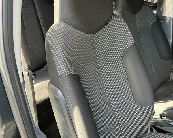 Тойота Айго 2010 в Новоднестровск на Automoto.ua Серый Тойота Айго, объемом двигателя 1 л и пробегом 171 тыс. км за 4200 $, фото 8 на Automoto.ua