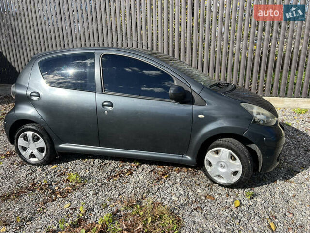 Тойота Айго 2010 в Новоднестровск на Automoto.ua Серый Тойота Айго, объемом двигателя 1 л и пробегом 171 тыс. км за 4200 $, фото 5 на Automoto.ua