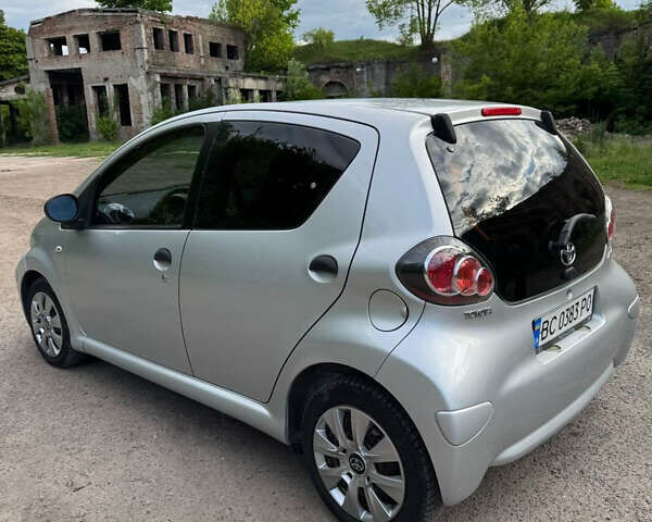 Серый Тойота Айго, объемом двигателя 1 л и пробегом 215 тыс. км за 4999 $, фото 7 на Automoto.ua