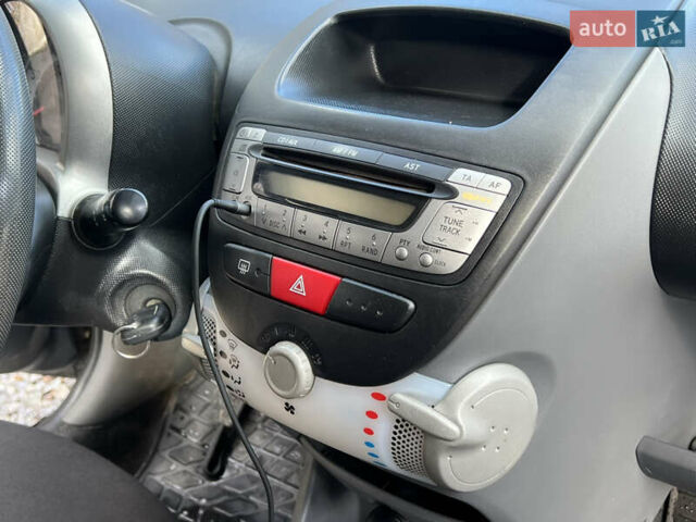 Тойота Айго 2010 в Новоднестровск на Automoto.ua Серый Тойота Айго, объемом двигателя 1 л и пробегом 171 тыс. км за 4200 $, фото 9 на Automoto.ua