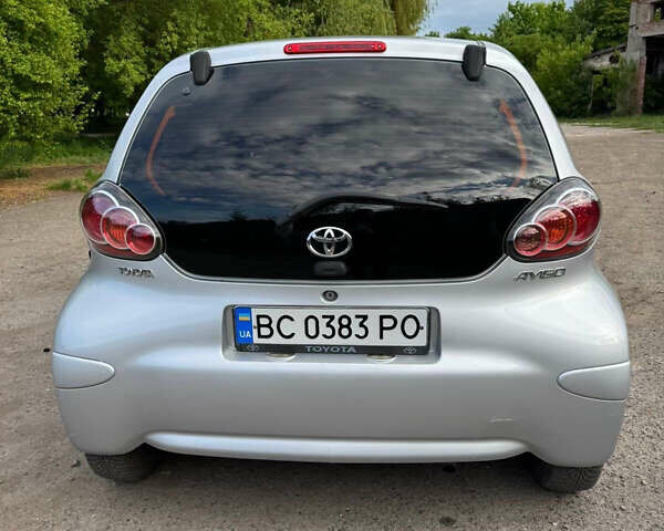 Серый Тойота Айго, объемом двигателя 1 л и пробегом 215 тыс. км за 4999 $, фото 4 на Automoto.ua