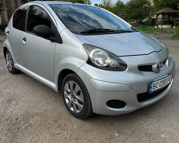 Серый Тойота Айго, объемом двигателя 1 л и пробегом 215 тыс. км за 4999 $, фото 5 на Automoto.ua