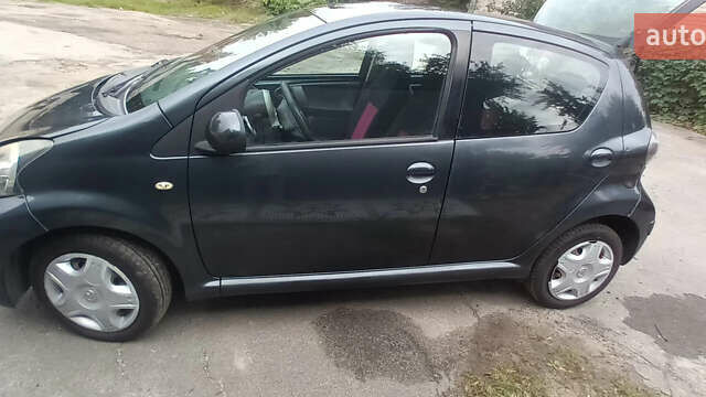 Сірий Тойота Айго, об'ємом двигуна 1 л та пробігом 160 тис. км за 4400 $, фото 1 на Automoto.ua