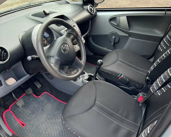 Серый Тойота Айго, объемом двигателя 1 л и пробегом 215 тыс. км за 4999 $, фото 8 на Automoto.ua