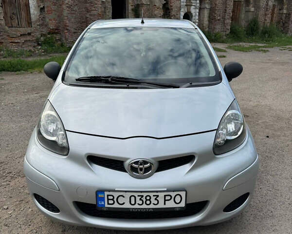 Серый Тойота Айго, объемом двигателя 1 л и пробегом 215 тыс. км за 4999 $, фото 3 на Automoto.ua