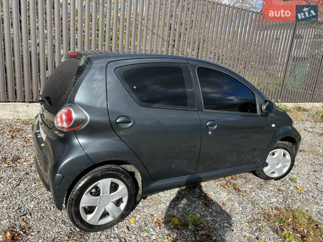 Тойота Айго 2010 в Новоднестровск на Automoto.ua Серый Тойота Айго, объемом двигателя 1 л и пробегом 171 тыс. км за 4200 $, фото 4 на Automoto.ua