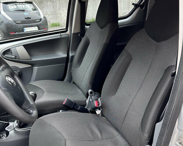 Сірий Тойота Айго, об'ємом двигуна 1 л та пробігом 197 тис. км за 5400 $, фото 8 на Automoto.ua