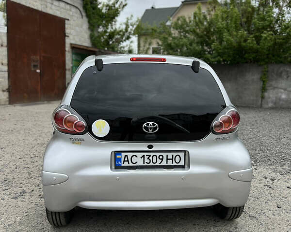 Сірий Тойота Айго, об'ємом двигуна 1 л та пробігом 197 тис. км за 5400 $, фото 1 на Automoto.ua