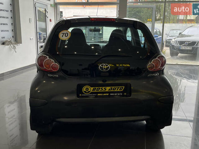 Серый Тойота Айго, объемом двигателя 1 л и пробегом 173 тыс. км за 5000 $, фото 5 на Automoto.ua